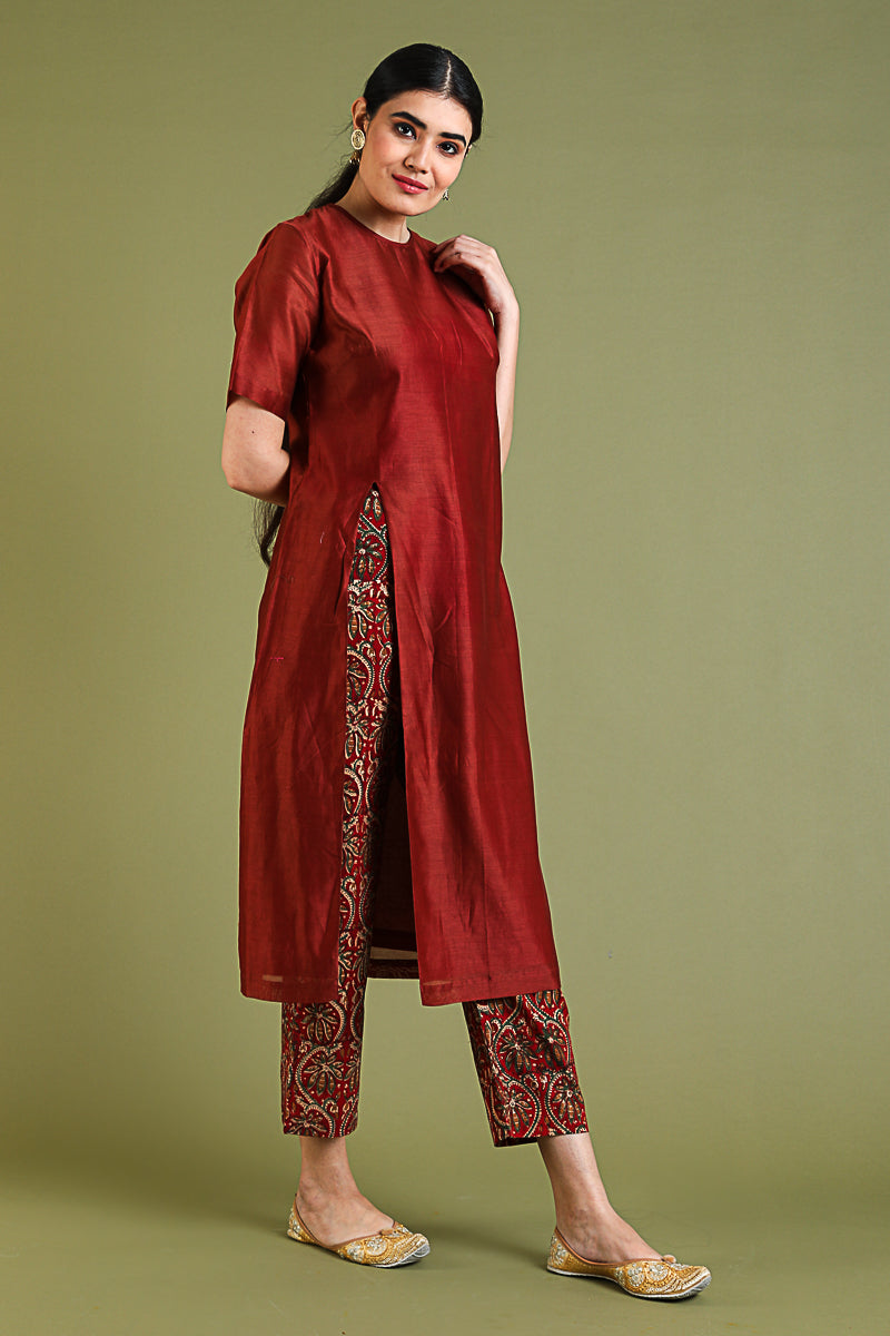 Lime Chanderi V neck kurta with lace details & cotton pants – Vinusto