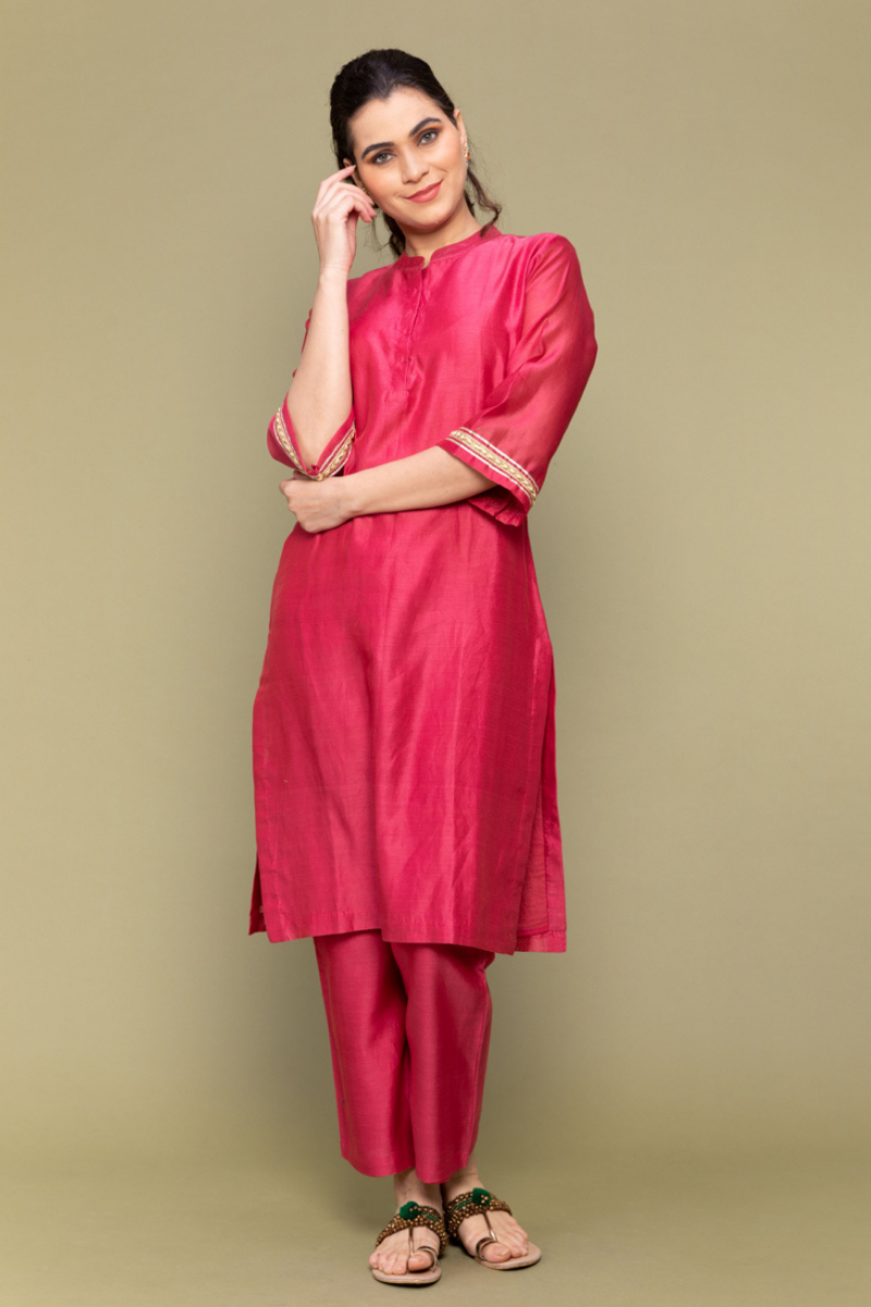 Lime Chanderi V neck kurta with lace details & cotton pants – Vinusto