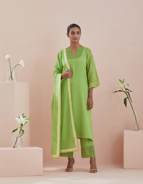 Shop A line Kurta with Cropped Pants with Lace & Green Cotton Dupatta (Set of 3) - By Vinusto
