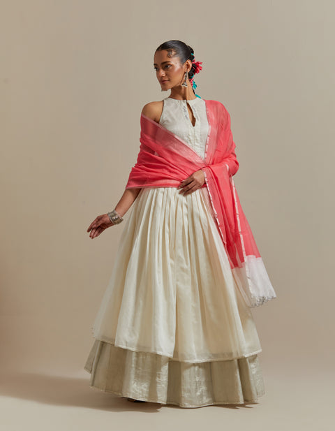 Shop Ivory Silver Zari Layered Skirt, Blouse & Pink Chanderi Dupatta Set – Vinusto

